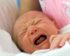 Puštanje bebe da plače protivi se roditeljskom instinktu