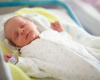 Prvi pregledi u porodilištu: šta sve očekuje bebu u prvim satima nakon rođenja
