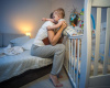 Iscrpljena mama otkriva: šta se krije iza čestog bebinog buđenja tokom noći