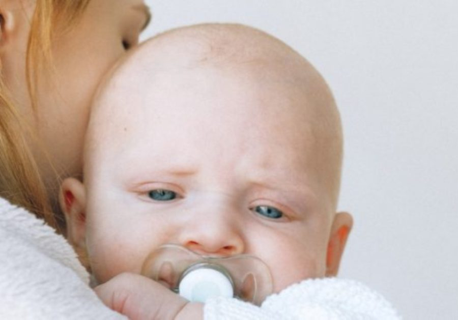 Šta je refluks (GER) i kako pomoći bebi?