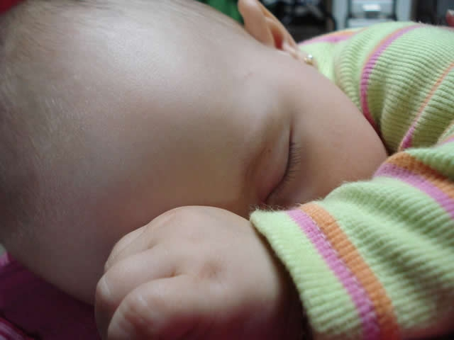Kako da beba spava duže i kvalitetnije?