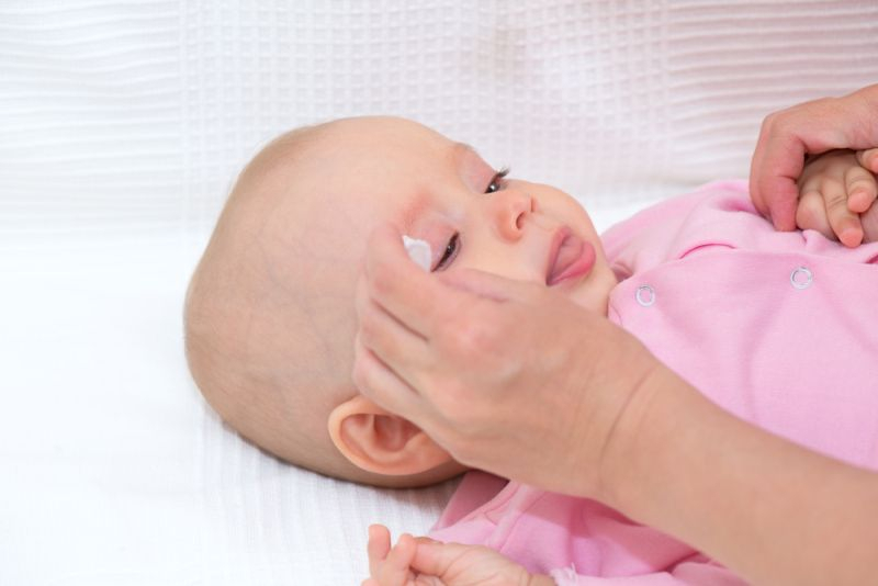 Sve što bi trebalo da znate o suznim očima kod bebe