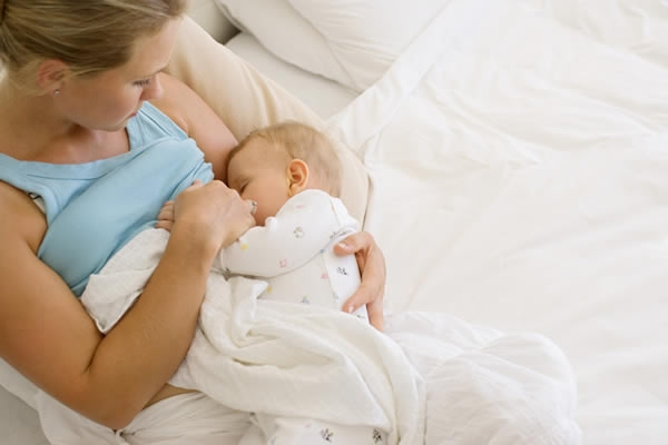 Kako i u kojoj meri dojenje i majčino mleko utiču na imunitet deteta?