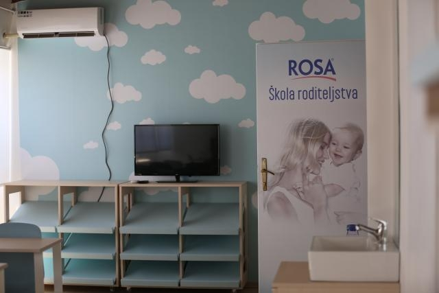 Ukupno 10 Rosa škola roditeljstva u Srbiji