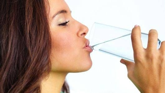 Da li i koliko unos vode i drugih tečnosti utiče na količinu mleka?