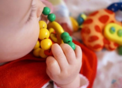 Zvečka – bebina prva igračka