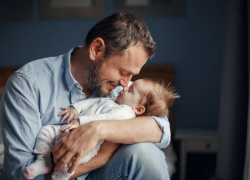 Kako da brže uspavam bebu: 4 jednostavne tehnike za mame i tate