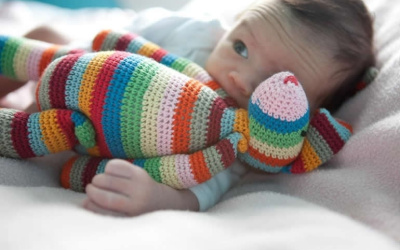Zbog čega bebe počinju da se plaše nepoznatih