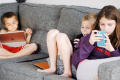 Terapeutkinja: Pre nego što deci dozvolite mobilni telefon, praktikujte ove četiri stvari