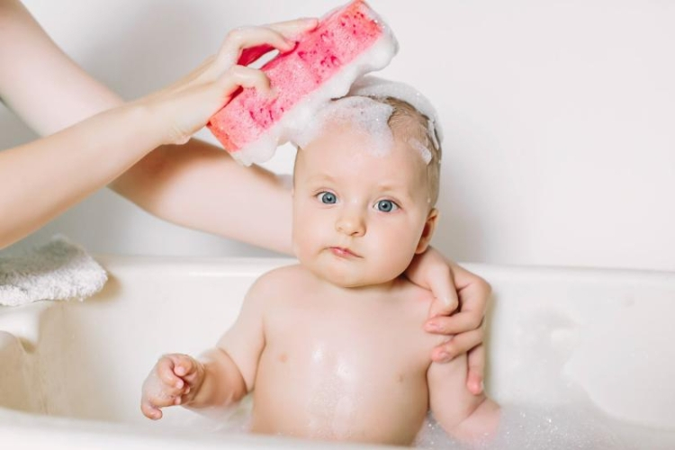 Pravilna nega bebe: Kako negovati osetljivu bebinu kožu