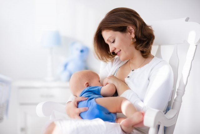 Dojenje možda povećava šanse da vaša beba razvije alergije na hranu
