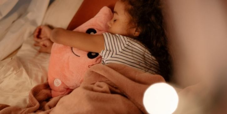 Da li se vaše dete plaši mraka i kako da rešite ovaj problem