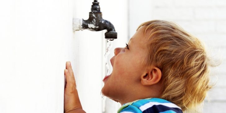 Deca lakše dehidriraju nego odrasle osobe