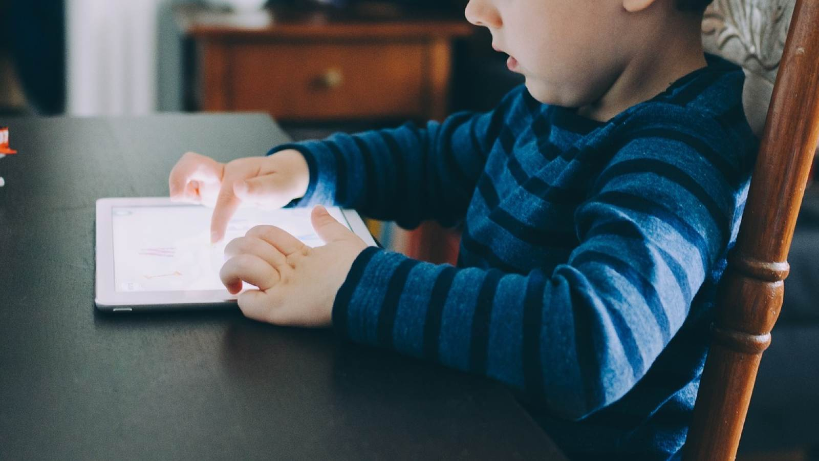 Tri jednostavna i efikasna načina da odvojite dete od tehnologije