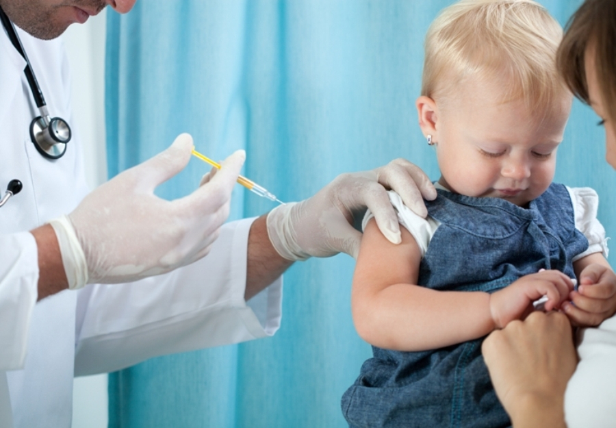 Ne paničite: 6 uobičajenih pojava kod bebe nakon vakcinacije