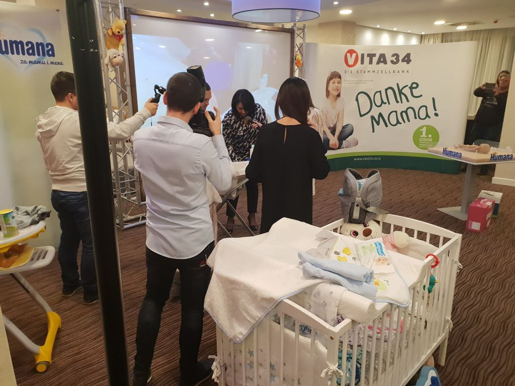 Kupanje beba BabyMed kozmetikom u sklopu Dana za trudnice