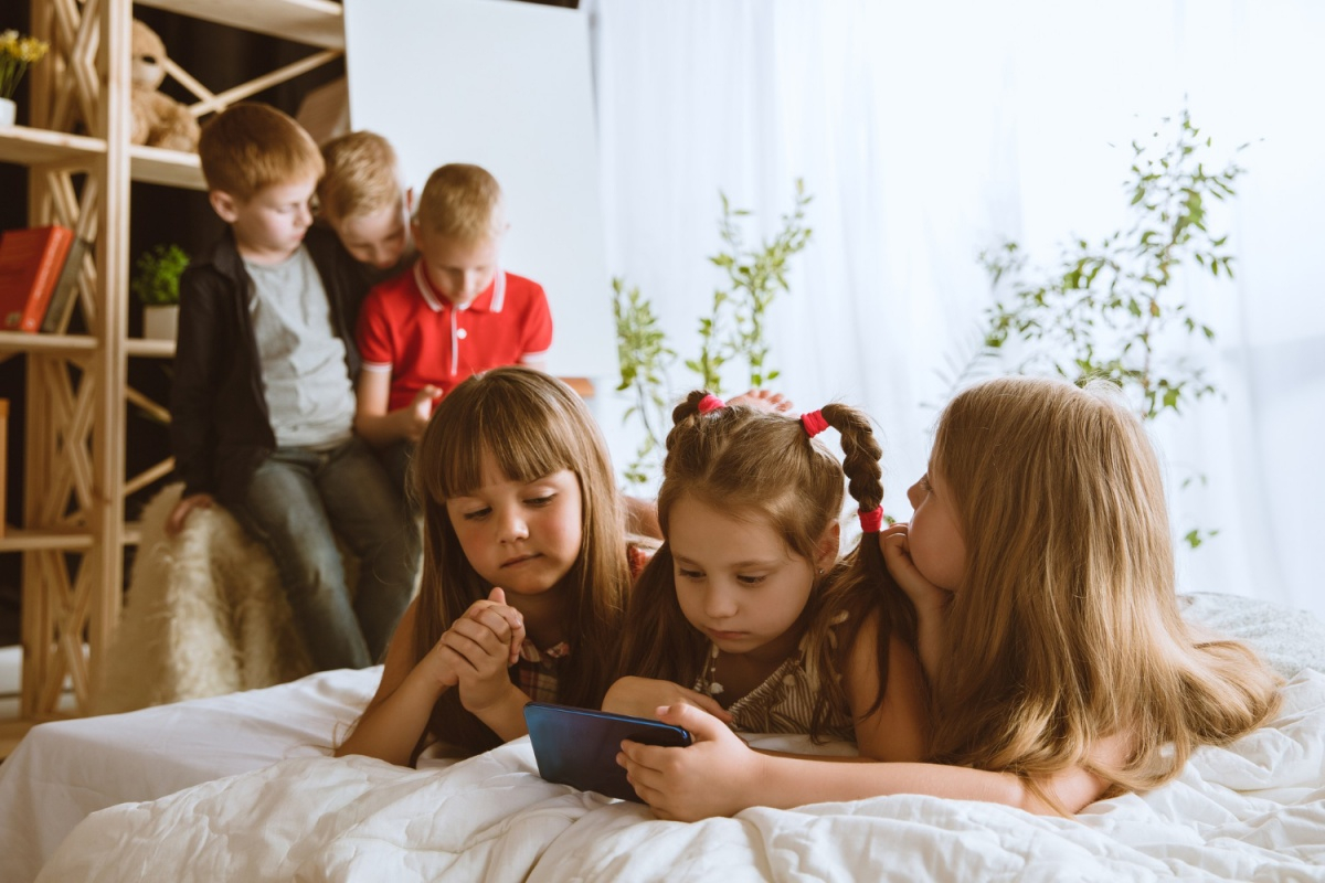 Ekranitis kao dijagnoza: Kakve su posledice davanja mobilnog telefona deci
