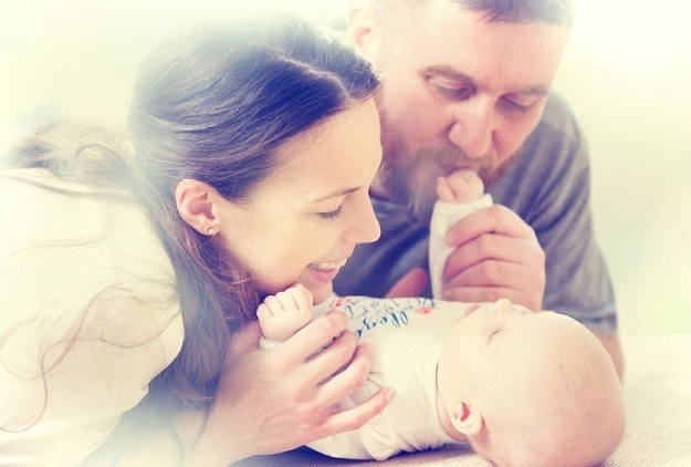 Mama ili tata: Ko bolje komunicira s bebom?