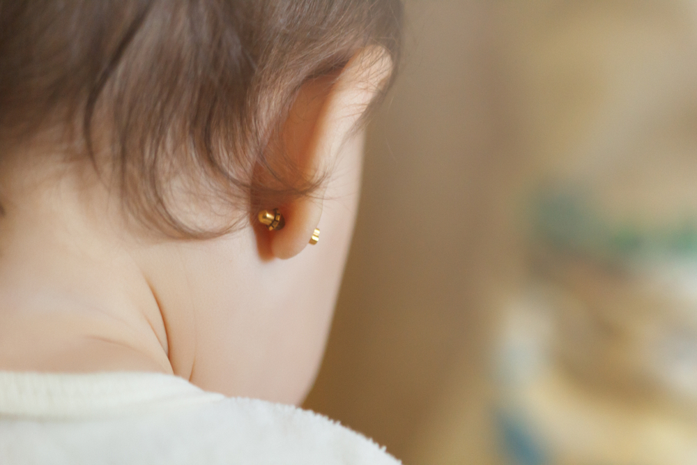 Zašto nije dobro da bušite uši bebama?